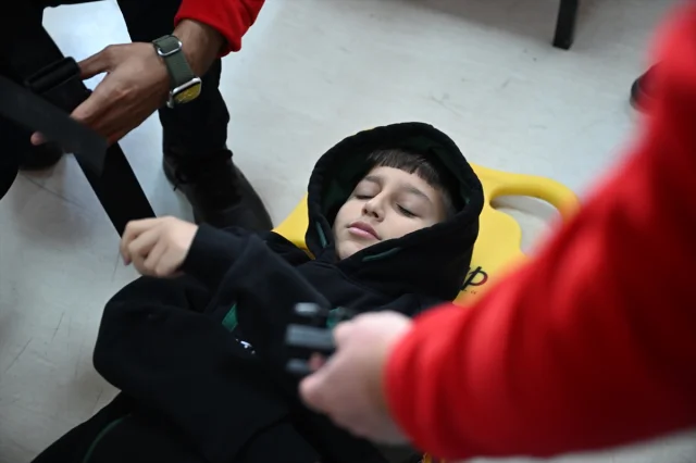 Okullarda Tahliye Tatbikatı: Öğrenciler Afetlere Hazırlık İçin Harekete Geçti