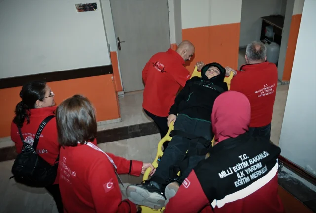 Okullarda Tahliye Tatbikatı: Öğrenciler Afetlere Hazırlık İçin Harekete Geçti