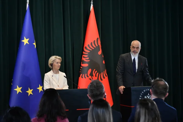 AB Komisyonu Başkanı Von der Leyen Arnavutluk'un Üyelik Sürecini Destekliyor