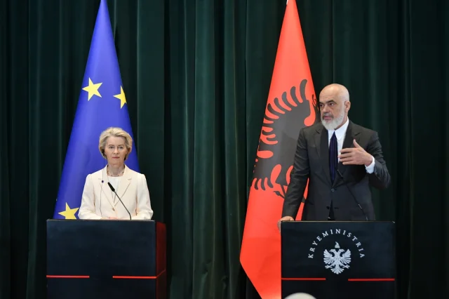 AB Komisyonu Başkanı Von der Leyen Arnavutluk'un Üyelik Sürecini Destekliyor