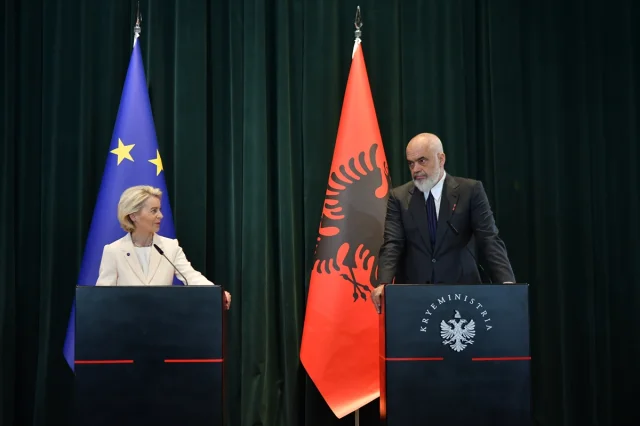 AB Komisyonu Başkanı Von der Leyen Arnavutluk'un Üyelik Sürecini Destekliyor