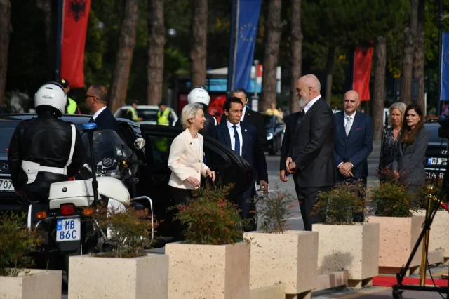 AB Komisyonu Başkanı Von der Leyen Arnavutluk'un Üyelik Sürecini Destekliyor