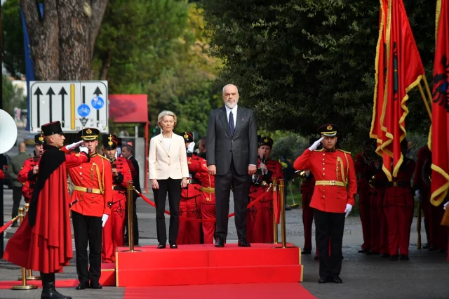 AB Komisyonu Başkanı Von der Leyen Arnavutluk'un Üyelik Sürecini Destekliyor