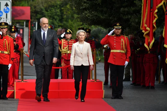 AB Komisyonu Başkanı Von der Leyen Arnavutluk'un Üyelik Sürecini Destekliyor
