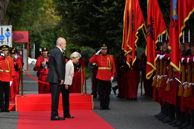 AB Komisyonu Başkanı Von der Leyen Arnavutluk'un Üyelik Sürecini Destekliyor