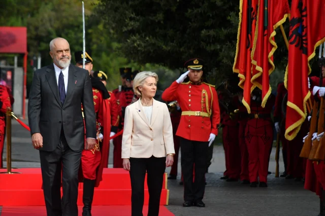 AB Komisyonu Başkanı Von der Leyen Arnavutluk'un Üyelik Sürecini Destekliyor