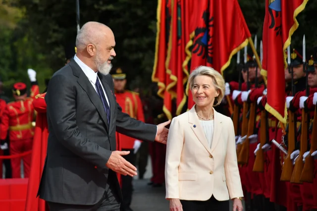 AB Komisyonu Başkanı Von der Leyen Arnavutluk'un Üyelik Sürecini Destekliyor