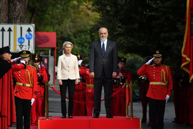AB Komisyonu Başkanı Von der Leyen Arnavutluk'un Üyelik Sürecini Destekliyor