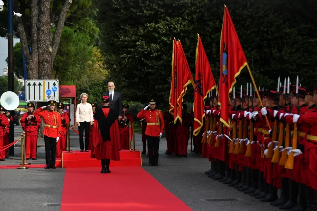 AB Komisyonu Başkanı Von der Leyen Arnavutluk'un Üyelik Sürecini Destekliyor