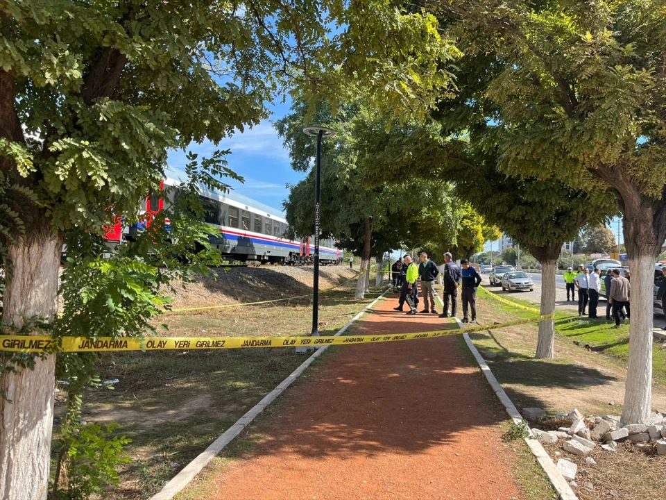 Aydın'da Kahraman Büyükanne: Torununu Kurtarırken Trenin Çarptığı Kadın Ağır Yaralandı