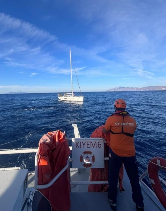 Muğla'da Sürüklendiği İddia Edilen Teknedeki Dram Son Buldu: İşte Kurtarma Anları