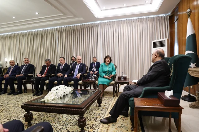 Numan Kurtulmuş Pakistan Cumhurbaşkanı ile Tarihi Buluşmada Bir Araya Geldi