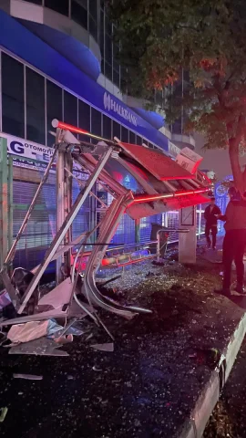 Başakşehir'deki Trafik Kazasında Yaralanan Kişinin Durumu Ne?