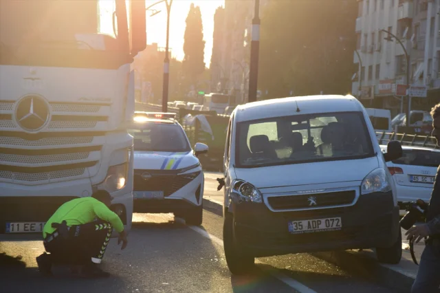 Manisa'da Gerilim Dolu Anlar: Kamyon Gencin Hayatını Tehlikeye Attı