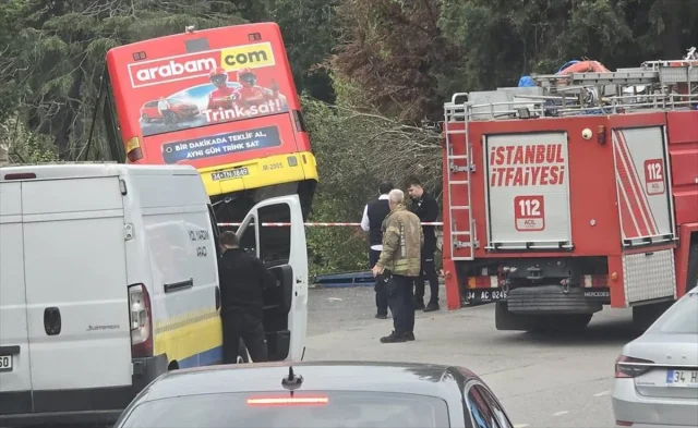İstanbul'da freni çekilmeyen İETT otobüsü tehlikeyi beraberinde getirdi