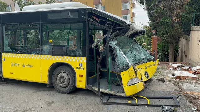 Üsküdar'da El Freni Çekilmeyen Otobüsün Şok Edici Kazası