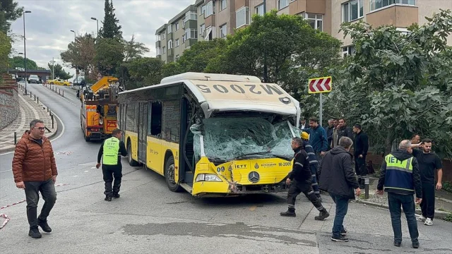 Üsküdar'da El Freni Çekilmeyen Otobüsün Şok Edici Kazası