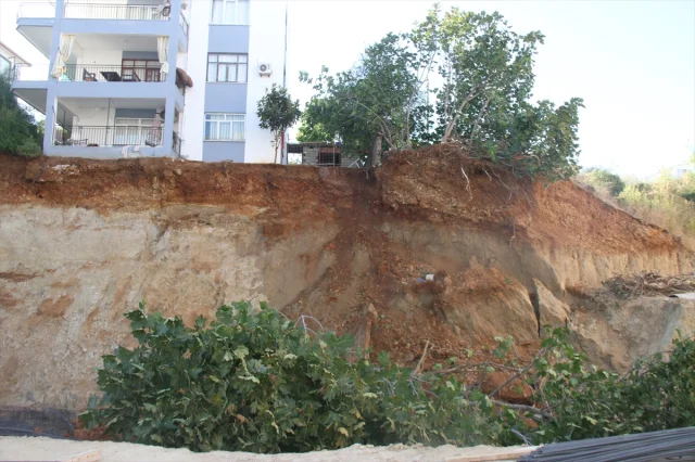 Antalya'daki inşaat faciadan döndü sorular artıyor