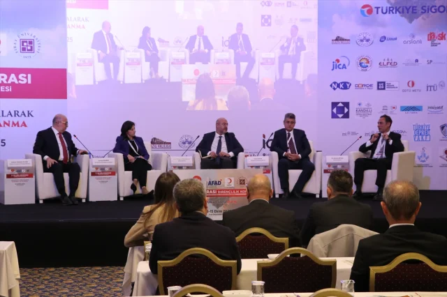 Elazığ'da Dirençlilik Kongresi'nde Çarpıcı Tartışmalar