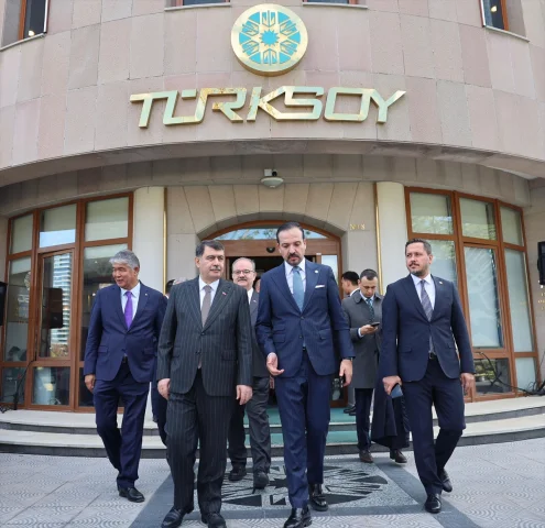 Kürşad Zorlu'dan Türk Dünyasına Yönelik Büyük Çağrı