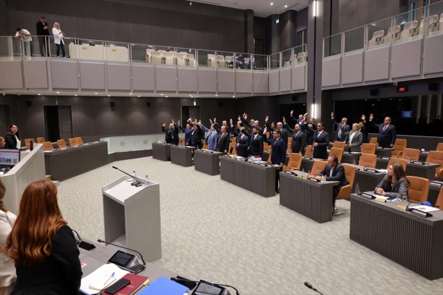 Kıbrıs'ta İki Devletli Çözüm Kararı: Çalkantılı Süreç Nasıl Şekillenecek