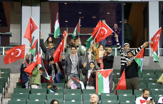 Filistinli Çocuklar Türkiye-Gürcistan Maçı Heyecanını Yaşıyor