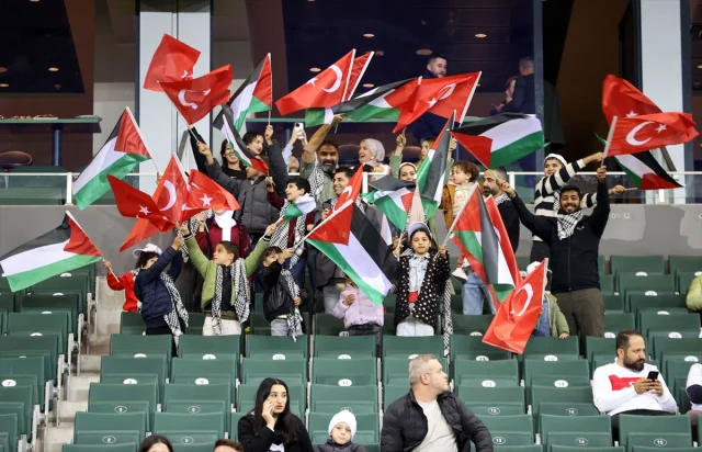 Filistinli Çocuklar Türkiye-Gürcistan Maçı Heyecanını Yaşıyor