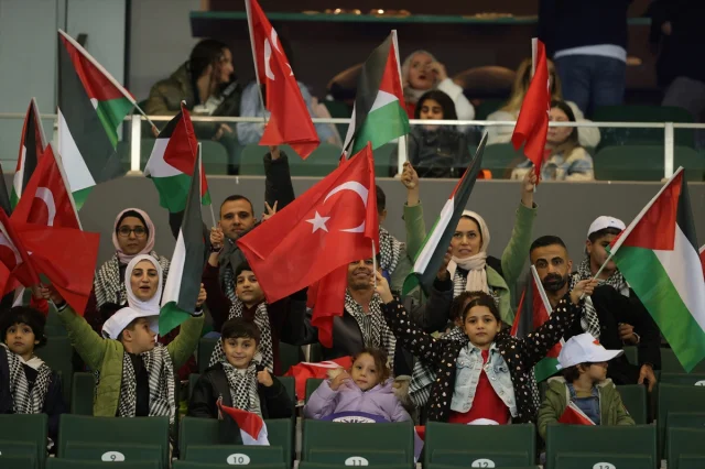 Filistinli Çocuklar Türkiye-Gürcistan Maçı Heyecanını Yaşıyor
