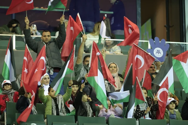 Filistinli Çocuklar Türkiye-Gürcistan Maçı Heyecanını Yaşıyor