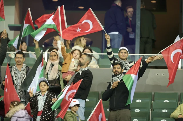 Filistinli Çocuklar Türkiye-Gürcistan Maçı Heyecanını Yaşıyor