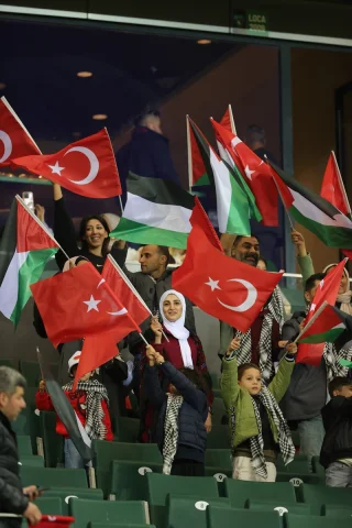 Filistinli Çocuklar Türkiye-Gürcistan Maçı Heyecanını Yaşıyor