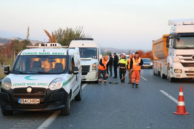 Denizli'de korkunç kaza: Kamyonun çarptığı minibüste can kaybı