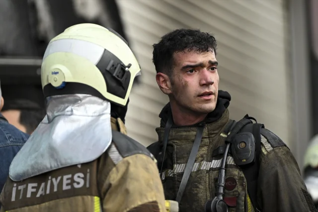 Ankara'da Sanayi Sitesinde Korkutan Yangın Söndürüldü