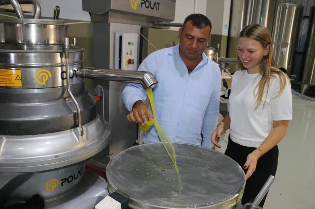 Genç Kadın Çiftçi Devlet Desteğiyle Kurduğu Tesisle Zeytine Değer Katıyor