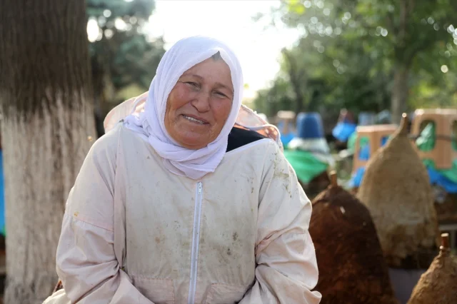 Kırklarelili Kadın İşiyle İlham Veriyor: Gelenekten Gelen Bal Üretimi
