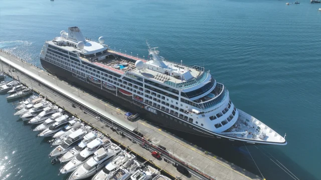 "Azamara Onward" Marmaris'e Turist Akını Yaşattı