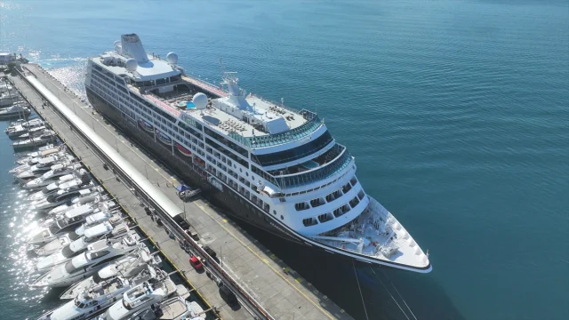 "Azamara Onward" Marmaris'e Turist Akını Yaşattı