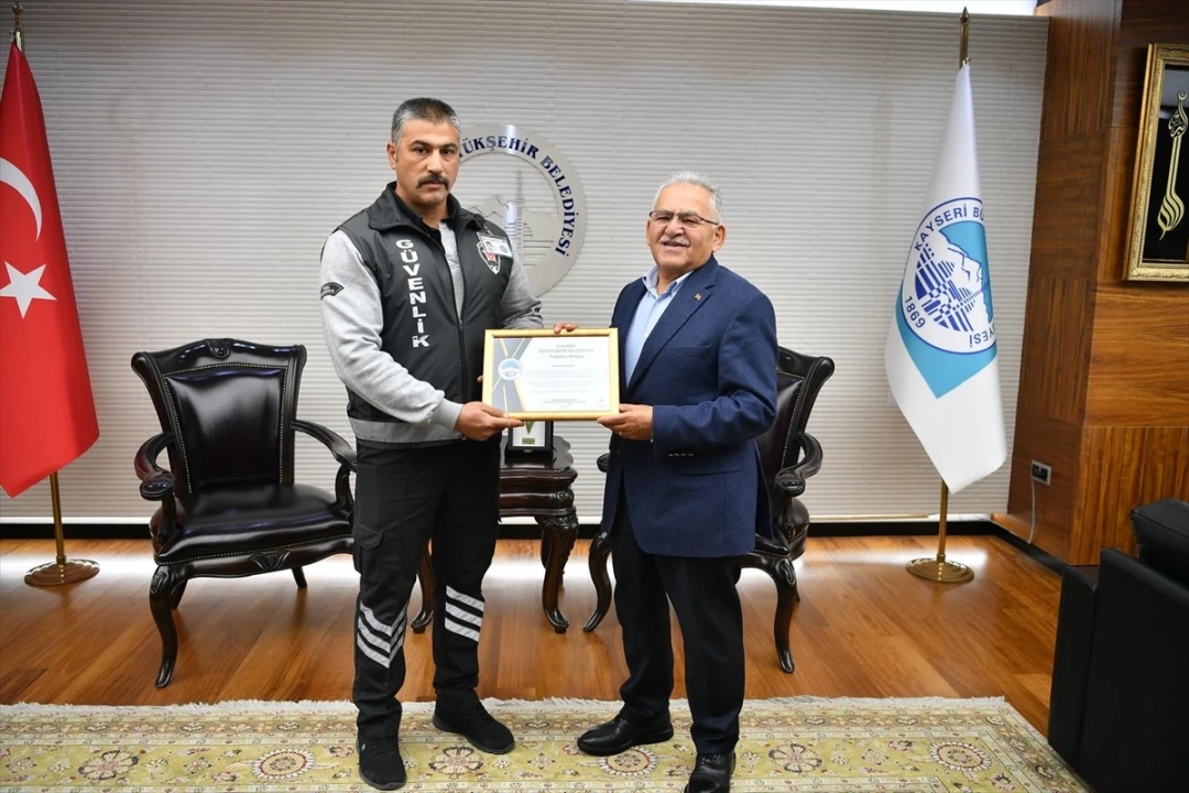 Kayseri'de Güvenlik Görevlisinin Kahramanlığı Tramvay Faciasını Önledi