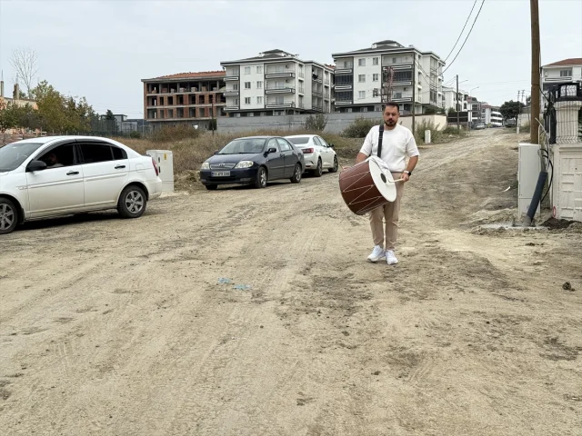 Tekirdağ'ın Çılgın Davulcusu Yollar İçin Sahne Aldı