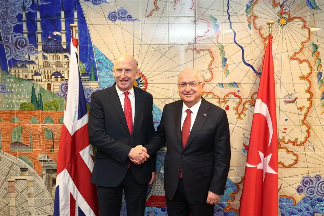 Türkiye ve İngiltere Arasında Kritik Savunma Görüşmesi