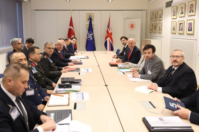 Türkiye ve İngiltere Arasında Kritik Savunma Görüşmesi