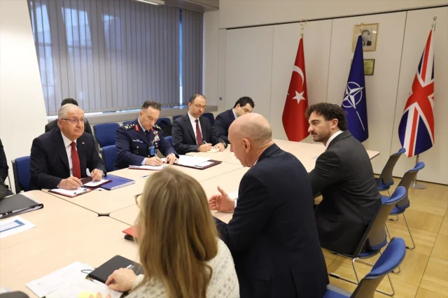 Türkiye ve İngiltere Arasında Kritik Savunma Görüşmesi