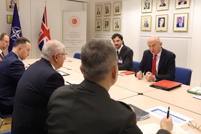 Türkiye ve İngiltere Arasında Kritik Savunma Görüşmesi