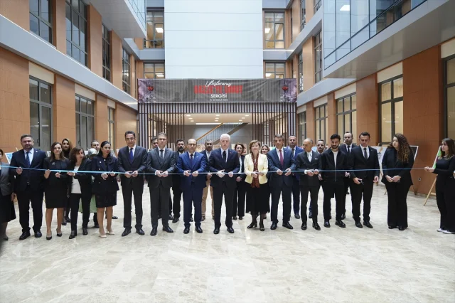 Vali Davut Gül İstanbul Üniversitesi-Cerrahpaşa'da Gazze Sergisi Açılışına Katıldı