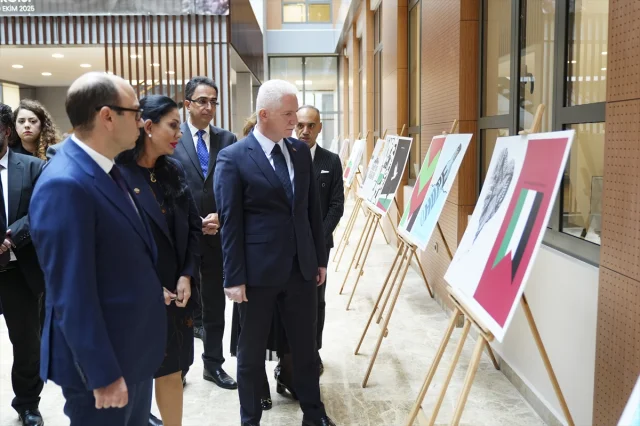 Vali Davut Gül İstanbul Üniversitesi-Cerrahpaşa'da Gazze Sergisi Açılışına Katıldı