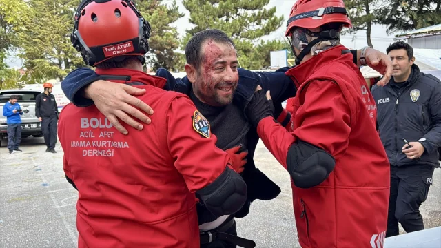 Bolu'da Gerçekçi Deprem Tatbikatı Heyecan Yarattı