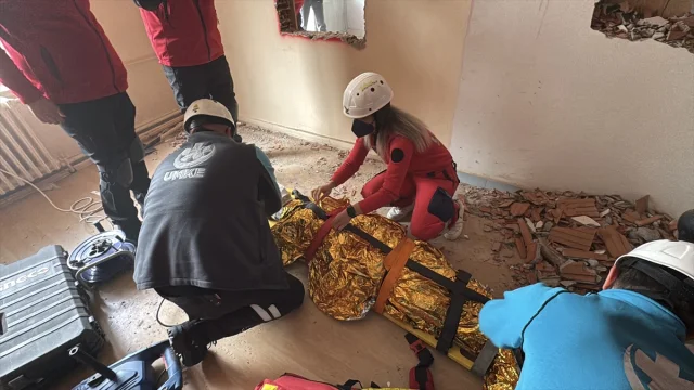 Bolu'da Gerçekçi Deprem Tatbikatı Heyecan Yarattı