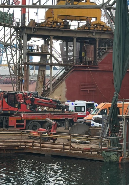 Tuzla Tersanesinde Patlama Krizi: 1 İşçi Hayatını Kaybetti
