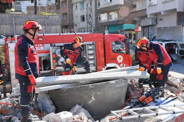 Samsun'da Gerçekçi Deprem Tatbikatı Göz Kamaştırdı