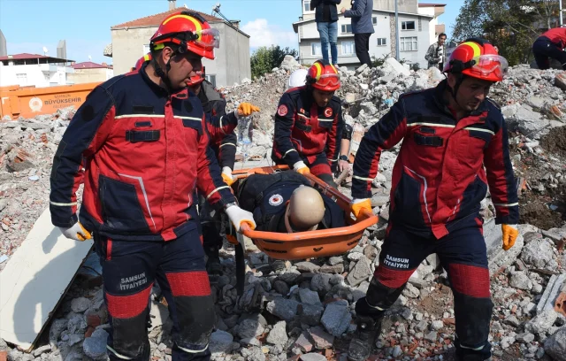 Samsun'da Gerçekçi Deprem Tatbikatı Göz Kamaştırdı